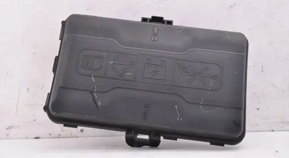 Opel Insignia B Fuse box cover 