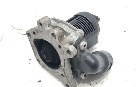 Volkswagen Golf VII EGR valve 06K131097K