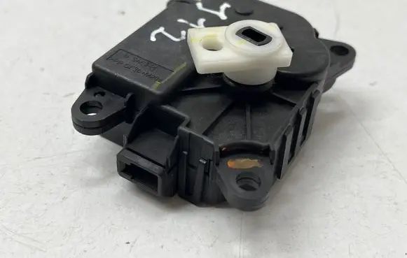 Nissan Qashqai J12 A/C air flow flap actuator/motor 277316RF0A 210408A 2336