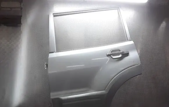 Mitsubishi Pajero Rear door
