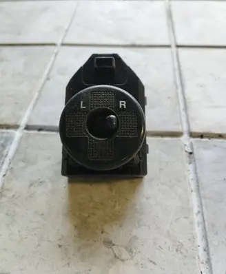 KIA Sportage Wing mirror switch