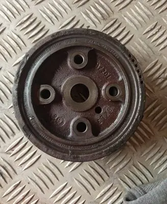 Volvo V70 Crankshaft pulley 30637335