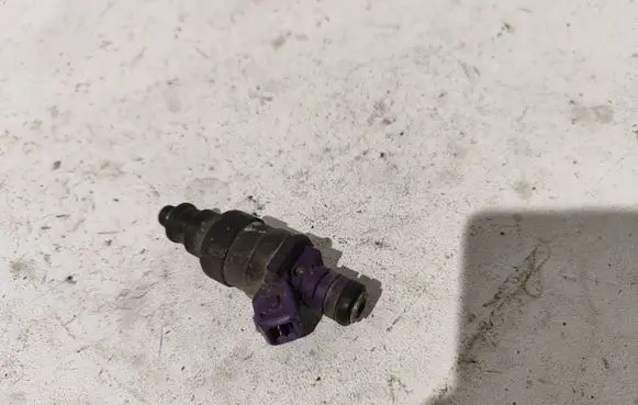 Volvo S40, V40 Fuel injector 9125118