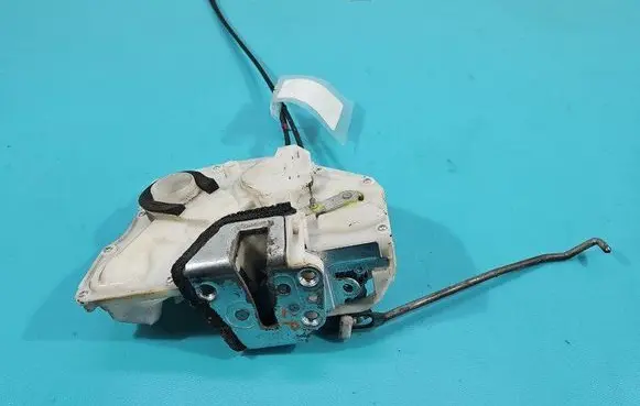 Suzuki Swift I Front door lock 82202-62J30 IMPRK1515412