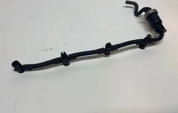 Volkswagen PASSAT B6 Fuel return line/hose 