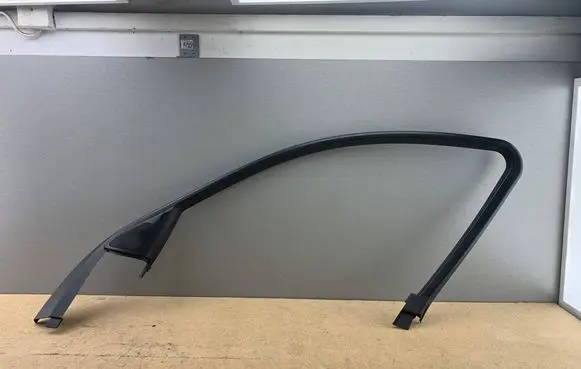 BMW 7 E65 E66 Front door glass trim molding 8223820 51338223820