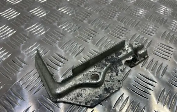 Battery bracket