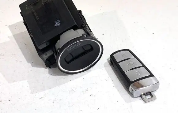 Volkswagen PASSAT B6 Ignition lock 3C0905843R
