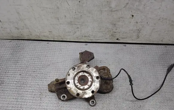 Mercedes-Benz Sprinter W906 Front wheel hub spindle knuckle