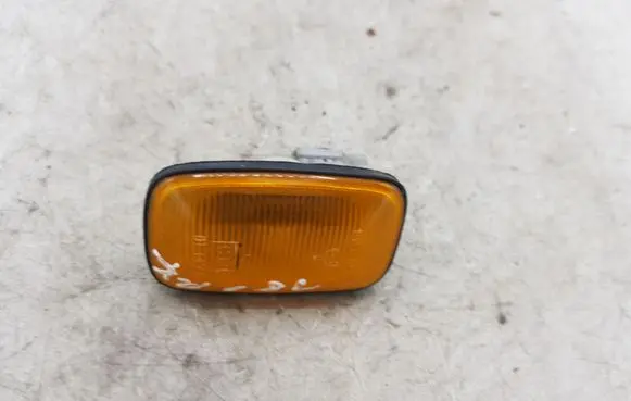Toyota Land Cruiser (HDJ90) Front fender indicator light NOCODE