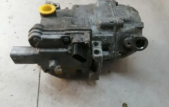 Toyota Auris E180 Air conditioning (A/C) compressor (pump) 0422001330 ES14C 01231