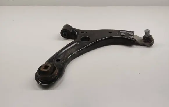 Volvo XC40 Front lower control arm/wishbone 32400869