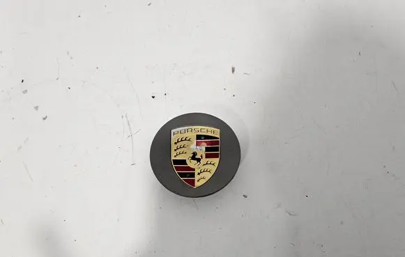 Porsche Cayenne (9Y0 9Y3) Original wheel cap 9P1601147A 9P1601147 7L5601151