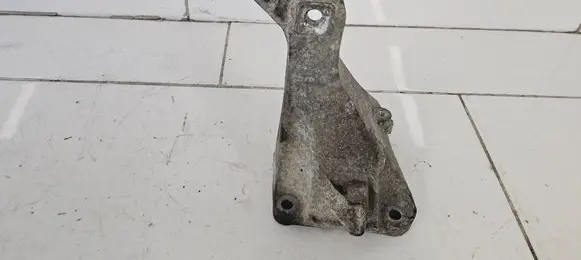 BMW 1 E81 E87 Engine mounting bracket 6781916 1J807410