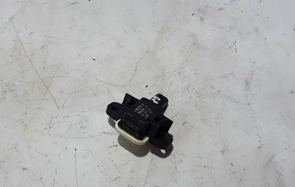 Mercedes-Benz GLS X166 Airbag deployment crash/impact sensor A1668210351