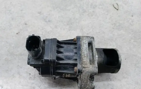 Opel Astra J EGR valve K5T70977