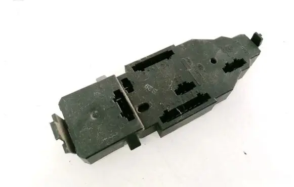 Volkswagen Golf III Tail light bulb cover holder 1H9945257