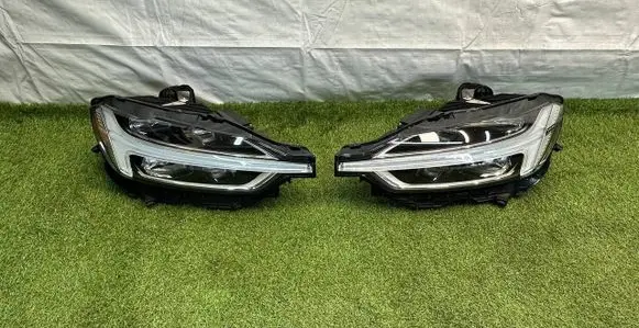Volvo XC60 Headlights/headlamps set 32133549 32133548