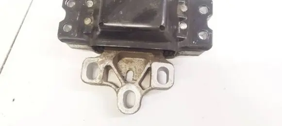 Volkswagen PASSAT B7 Engine mount bracket 3C0199555