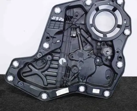 Rear window lifting mechanism without motor