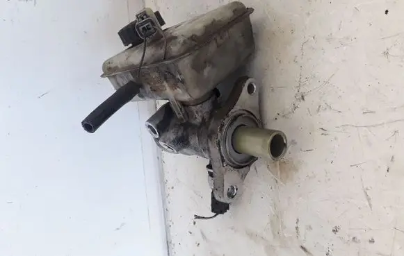 Renault Laguna II Master brake cylinder
