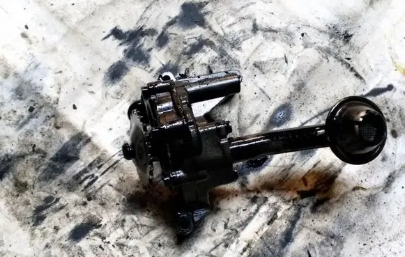 Volkswagen Touran I Oil pump 