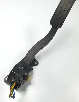 Accelerator throttle pedal