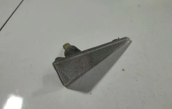 Renault Scenic II - Grand scenic II Front fender indicator light 