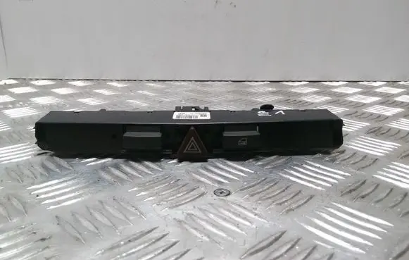 Opel Astra H Hazard light switch 13100105