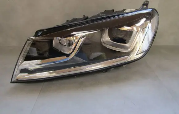 Volkswagen Touareg II Headlight/headlamp 7P1941751B 1EL01193711 170UM70010298S