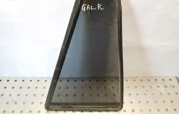 Suzuki Grand Vitara II Rear vent window glass 