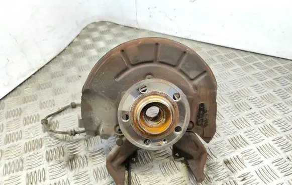 Skoda Fabia Mk2 (5J) Front wheel hub 6R0615311