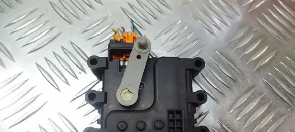 Mazda 6 A/C air flow flap actuator/motor 3917N