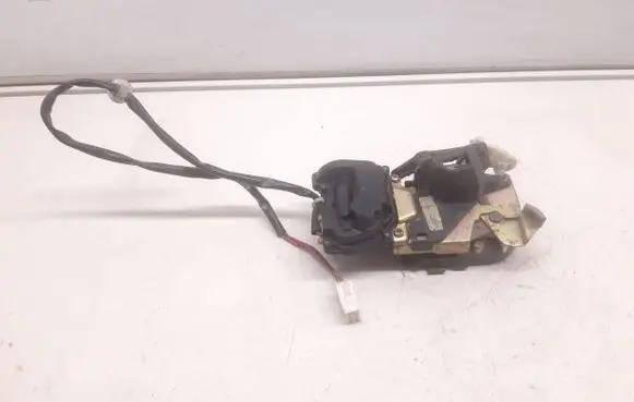 Renault 19 Front door lock loop/hook striker 