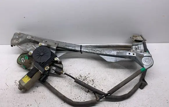Ford Focus Front door window regulator with motor D2R5A XS4123200