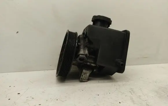 Mercedes-Benz Vito Viano W639 Power steering pump A6112300115