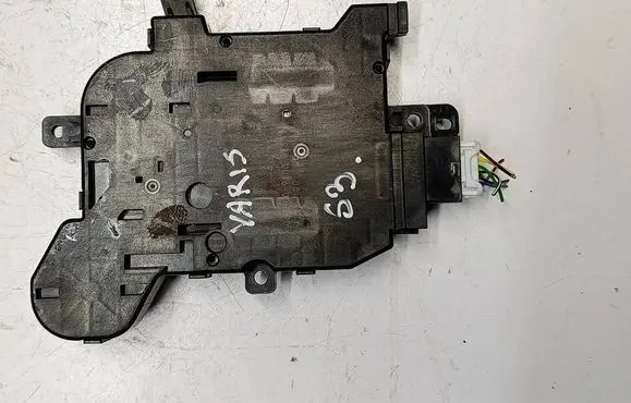 Toyota Yaris XP210 A/C air flow flap actuator/motor 0638009100S3 0638009100