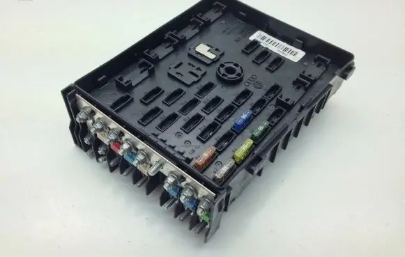 Volkswagen PASSAT CC Fuse module 3C0937125