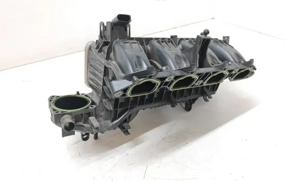 Volkswagen PASSAT B8 Intake manifold 04E145749F UKLP 04E129711L