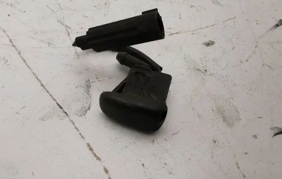Windshield washer spray nozzle