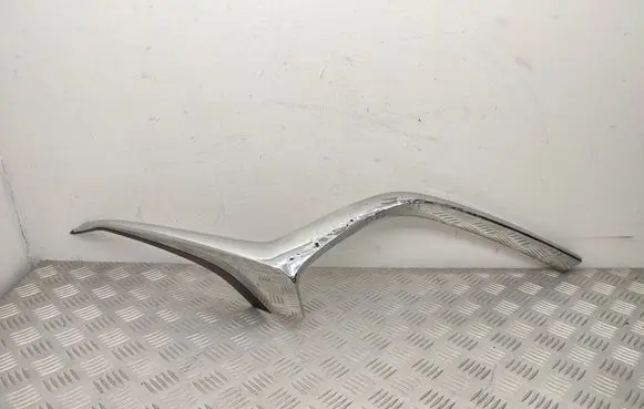 Front bumper splitter molding