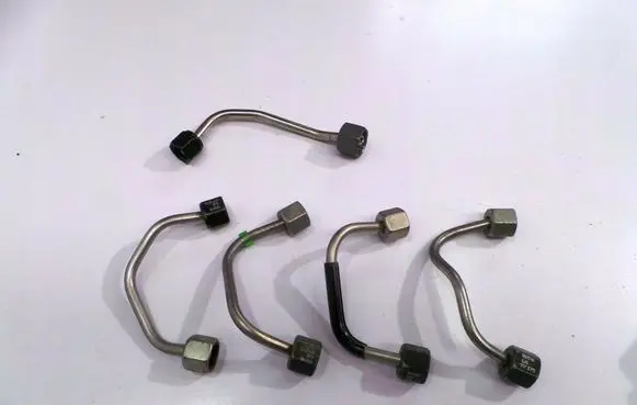 Citroen C4 Cactus Fuel injector supply line/pipe 