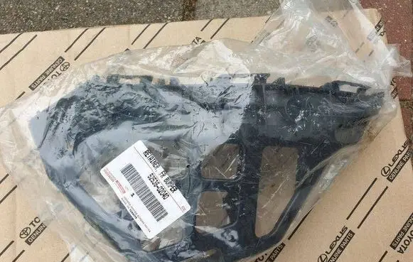 Toyota Auris E180 Front bumper mounting bracket 5253602040