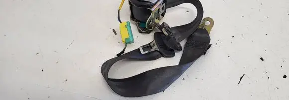 Volkswagen Touareg I Rear seatbelt 560981701 022L00D
