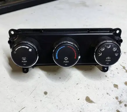 Dodge Avenger Climate control unit P05058100AE