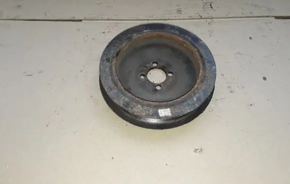 Opel Zafira C Crankshaft pulley 55563401