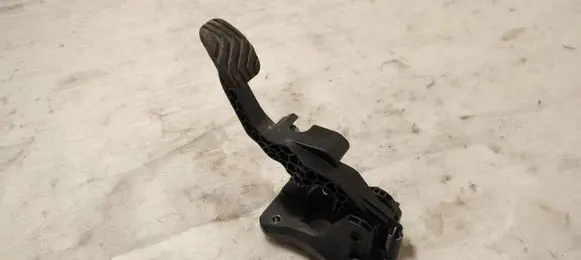 Dacia Sandero III Clutch pedal 465400116R