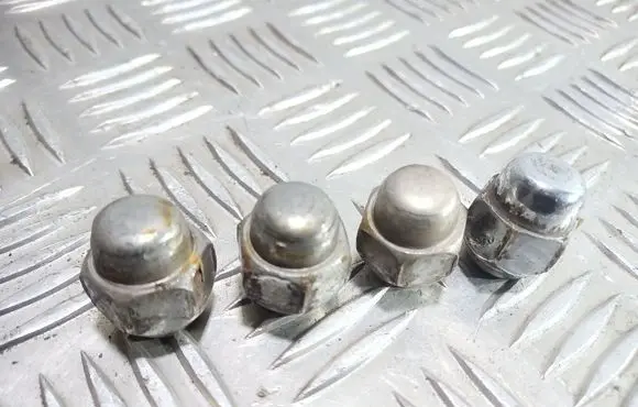 KIA Sorento Nuts/bolts 