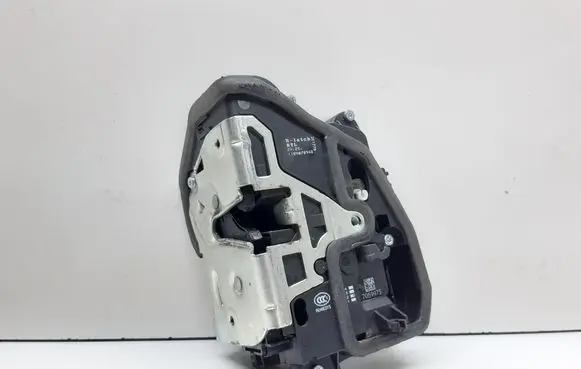 BMW X1 E84 Front door lock 7059973