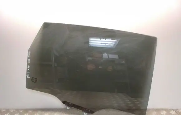 Honda CR-V Rear door window glass